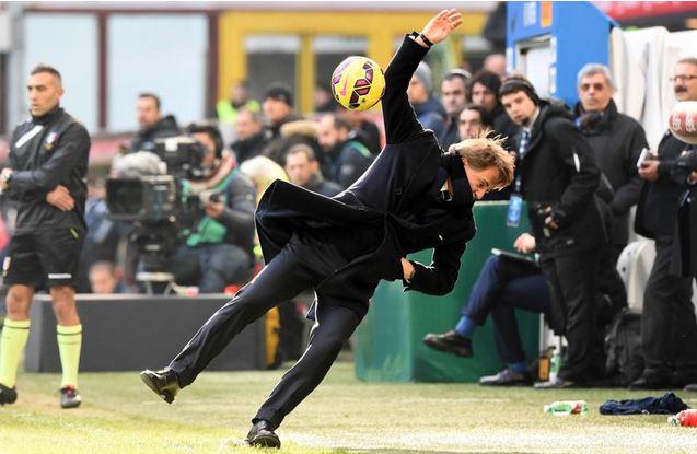 Dua pertandingan terakhir, kebobolan setengah lusin gol. Inter sehat?
#HariMenghiburFansInter