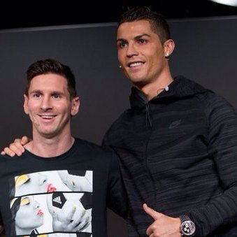 رونالدو وميسي...
هما ليس عدوان،خصوم في الملعب اصدقاء في القلب، كرة القدم اخلاق قبل ان تكون رياضة ، انا استمتع بهما❤️