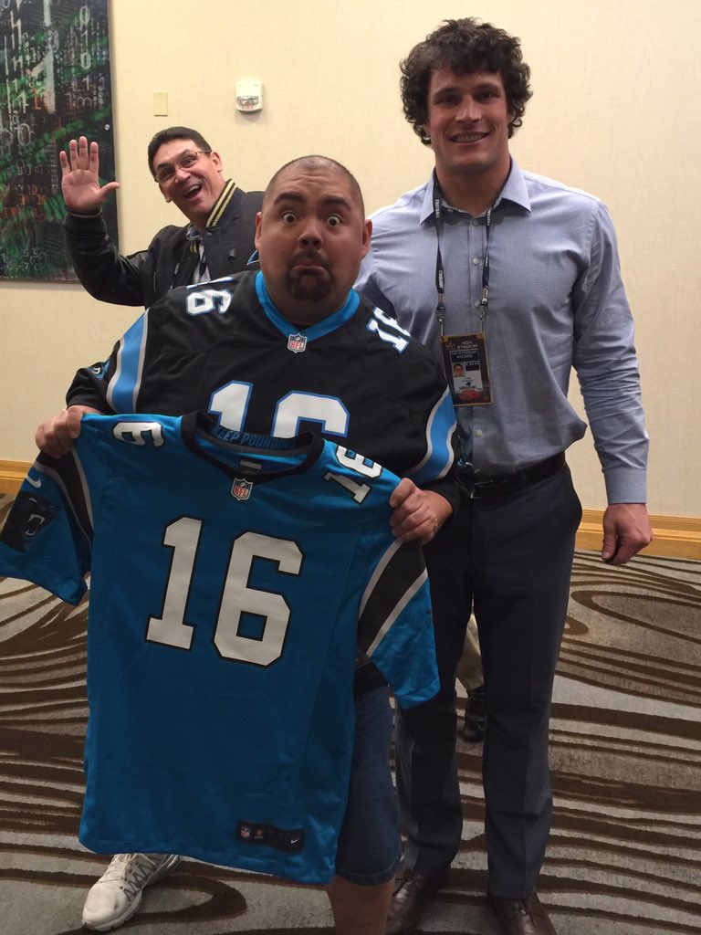 CoachRiv2's tweet photo. @RiverboatRonHC photobombing @fluffyguy &amp; @LukeKuechly #KeepPounding @Panthers https://t.co/jZYg9hbLkv