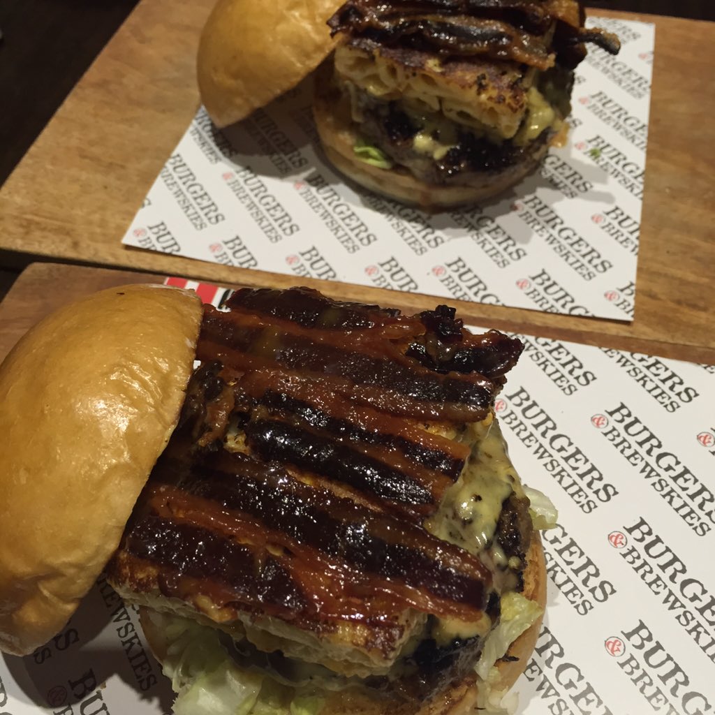 KainTayoDito's tweet photo. Burger and Brewskies Call the Nurse! 9 stars #burgers #foodporn https://t.co/Ky14tPlfCe