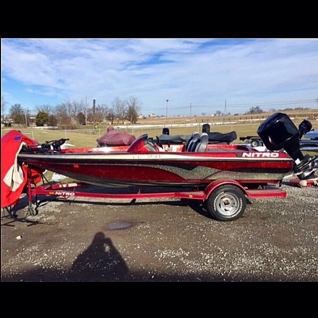 RealEzraOliver's tweet image. My new babe!  #Nitro #FirstBoat #badboyjigs #TeamArdent #Vicious #GrubCustomBaits #Ratltrap #OwnerHooks #CremeLures