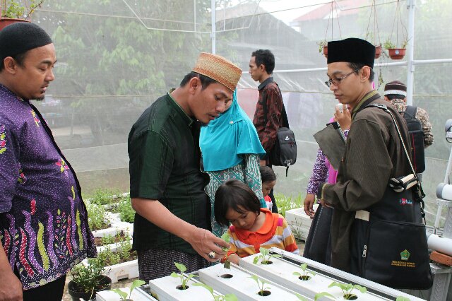 Ustadz dan Santri Pasuruan Galakkan Ekonomi Mandiri - infojatengnews.com/2016/02/01/ust…