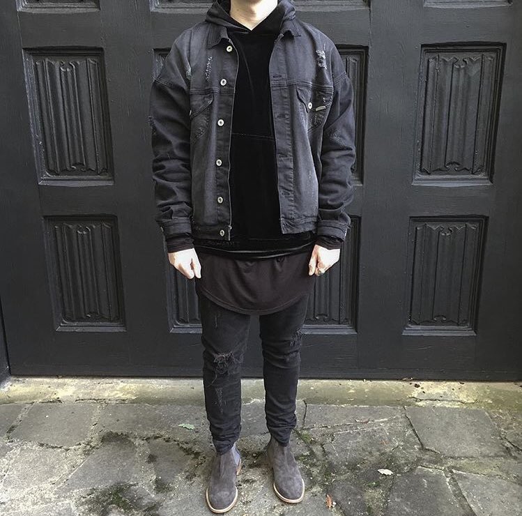 StreetDaFashion's tweet photo. shades of black #ootd 💀 https://t.co/sWNl1p2D7L