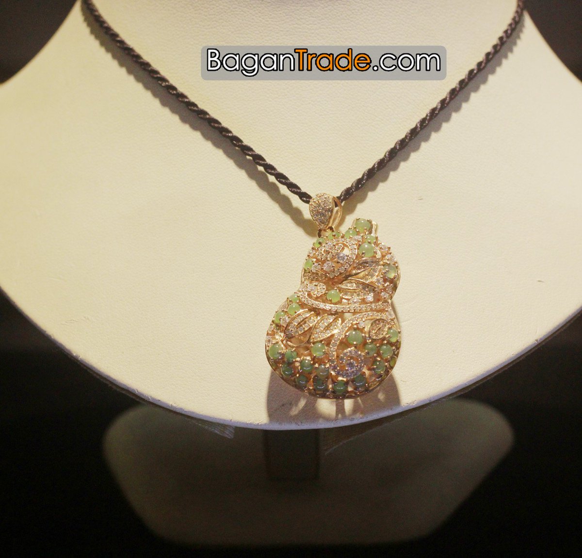BaganTradeGroup's tweet photo. #MyanmarExport jade pendant used jade and zircon stone with affordable price https://t.co/ynl14xFNls https://t.co/tyKduQDHYg