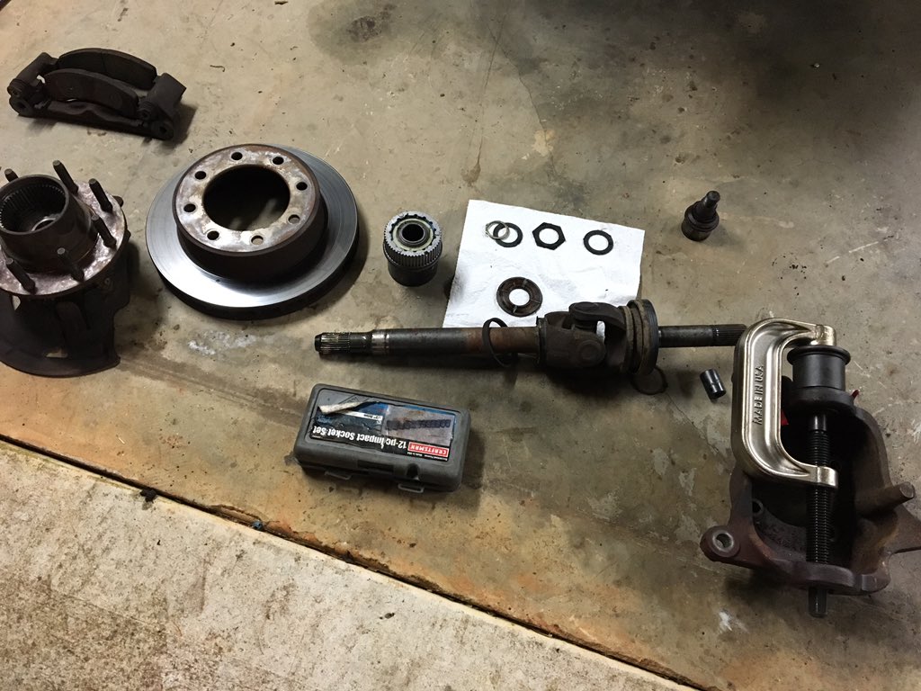 DerekSchwab's tweet photo. Replacing ball joints on the F-250. Totally worn out after 315,000 miles. https://t.co/7enmDCmbQj
