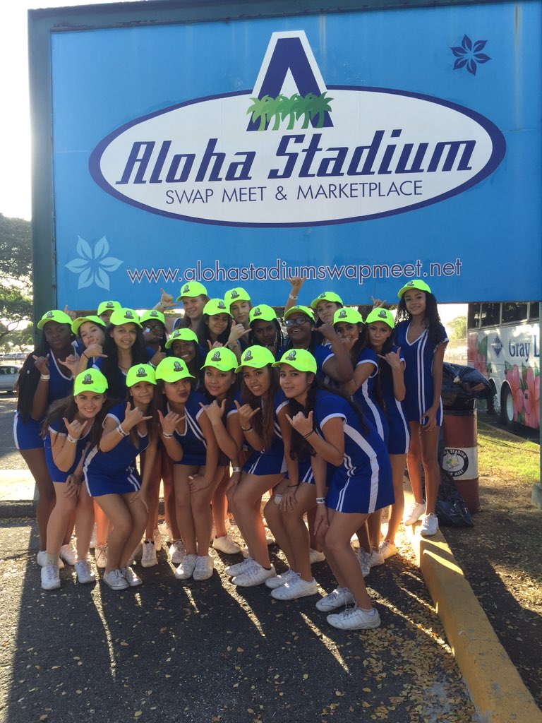 These girls had a great time performing at the 2016 Pro Bowl!! ❤️💛💙🏈