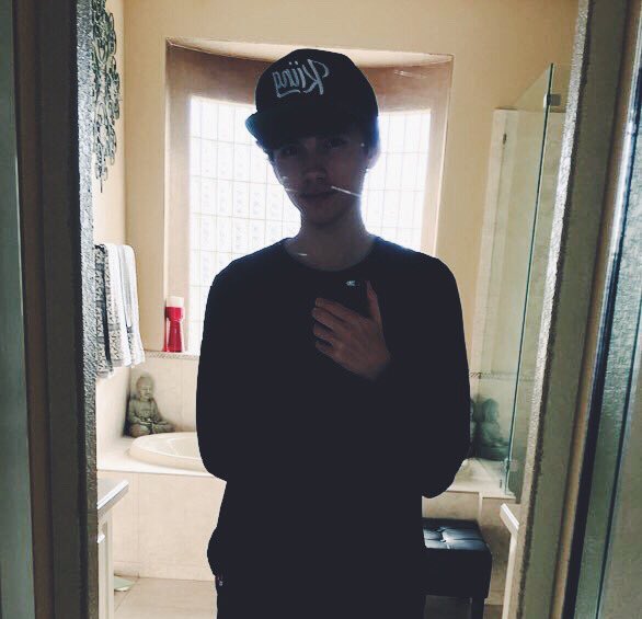 CubeAesthetics's tweet photo. kiingtong aesthetic https://t.co/6sgSM0aZ0y