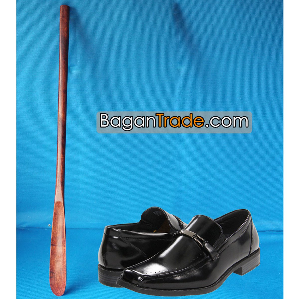 BaganTradeGroup's tweet photo. Wooden shoe's horn for easy to wear when you go outside and  #MyanmarExport craft https://t.co/fbiVuNBQRx https://t.co/gMuZmVhCUs