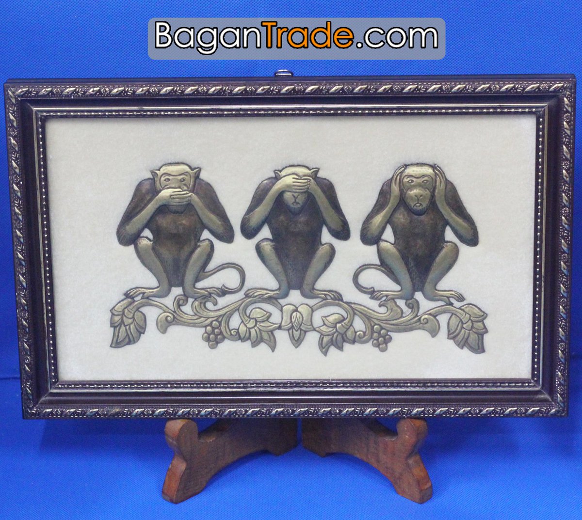 BaganTradeGroup's tweet photo. Famous Three Monkeys embossed painting made in Myanmar. https://t.co/kS1yOjNNsD #MyanmarExport craft https://t.co/01q4ZqKBhA