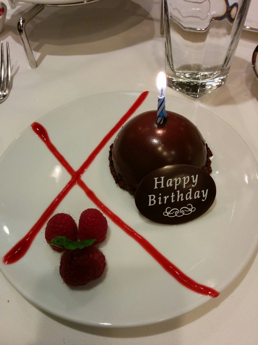 DivineDisney's tweet image. Thanks @Disneyland for amazing Bday! Afternoon tea at DLHotel then drinks at Trader Sams. Tomorrow we hit the parks!