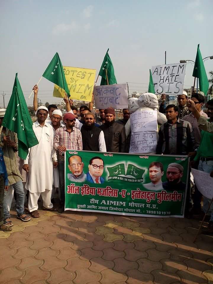 aimim_madhya's tweet photo. कमी नही आने देगे इस्लाम की शान में।
नही करेगे आतंक सहन हिन्दुस्तान में।। https://t.co/2gct6RdmXD