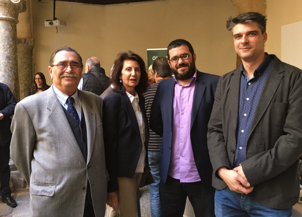 CarmenPlanas's tweet photo. #CAEB, con el @OlideMallorca y con el producto de la tierra https://t.co/eh7VpFCjjO