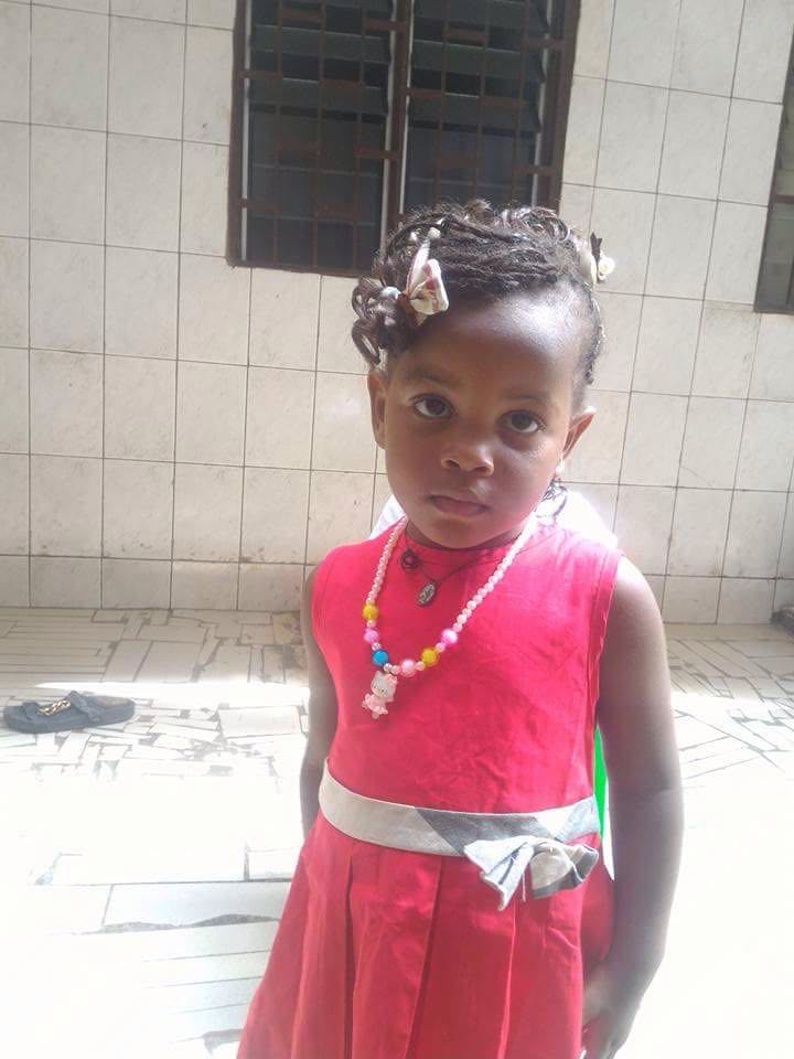 GEmma_21188's tweet photo. Petite fille disparu à makepe depuis samedi soir . Si nouvelle faut contacter Mme Ndomba mimie 677618470 https://t.co/RbNXxIrPTV