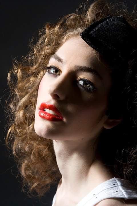 servingface's tweet photo. @preendotme Creating the look. Makeup trend Spring 2016. Its the season for #brightredlips #statementlips #lashes. https://t.co/k25QnuybaQ