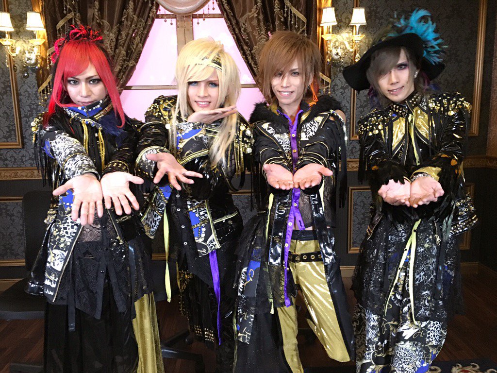 Royz_official's tweet photo. 2/14はバレンタイン！昴生誕祭！！みなさん川崎クラブチッタで過ごしましょう！！Please give me chocolate(*´ω｀*)
#Royz
#昴生誕祭
#スバフェス https://t.co/KjCyWkdjBm