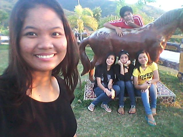 rosalie_divina's tweet photo. Its so nice to meet other friend of my friend @eabby01 nag enjoy sila at lahat tayo grabe kapagod umakyat. Happiness https://t.co/smaKiXqh5r