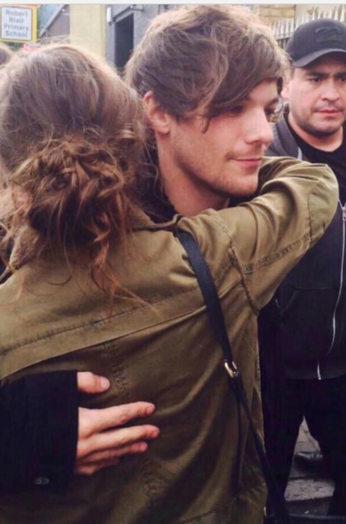 discosociopaths's tweet image. Ретвить или никогда не обнимешь их 👅

#Top50FansOneDirection 
#OneDBestFans2016