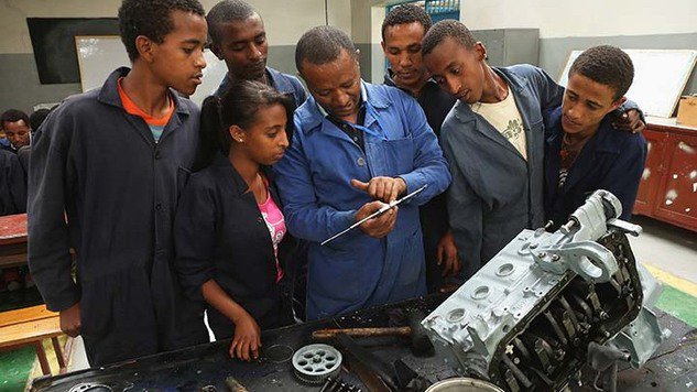 TalkToEthiopia's tweet image. #Robots could eat all of #Ethiopia&apos;s jobs @MandGAfrica @oxmartinschool @Citi #tomorrowtech ow.ly/XMnAl