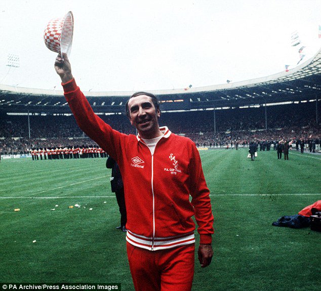 SunderlandAFC's tweet photo. #onthisday in 2004 Bob Stokoe passed away. He will be forever remembered for leading #SAFC to #FACup glory #egend https://t.co/0O1OvVm5E6
