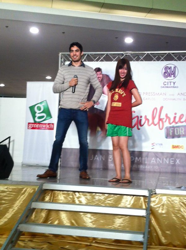 ANDREnians's tweet photo. @ClintBondad having fun playing games with some fans #GFFHMallInvasion #GFFH9DaysToGo ctto https://t.co/IAeygOKC5X