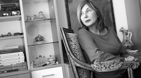 Artık biz sarılsak bile üşürüz seninle.

Ayşe Kulin