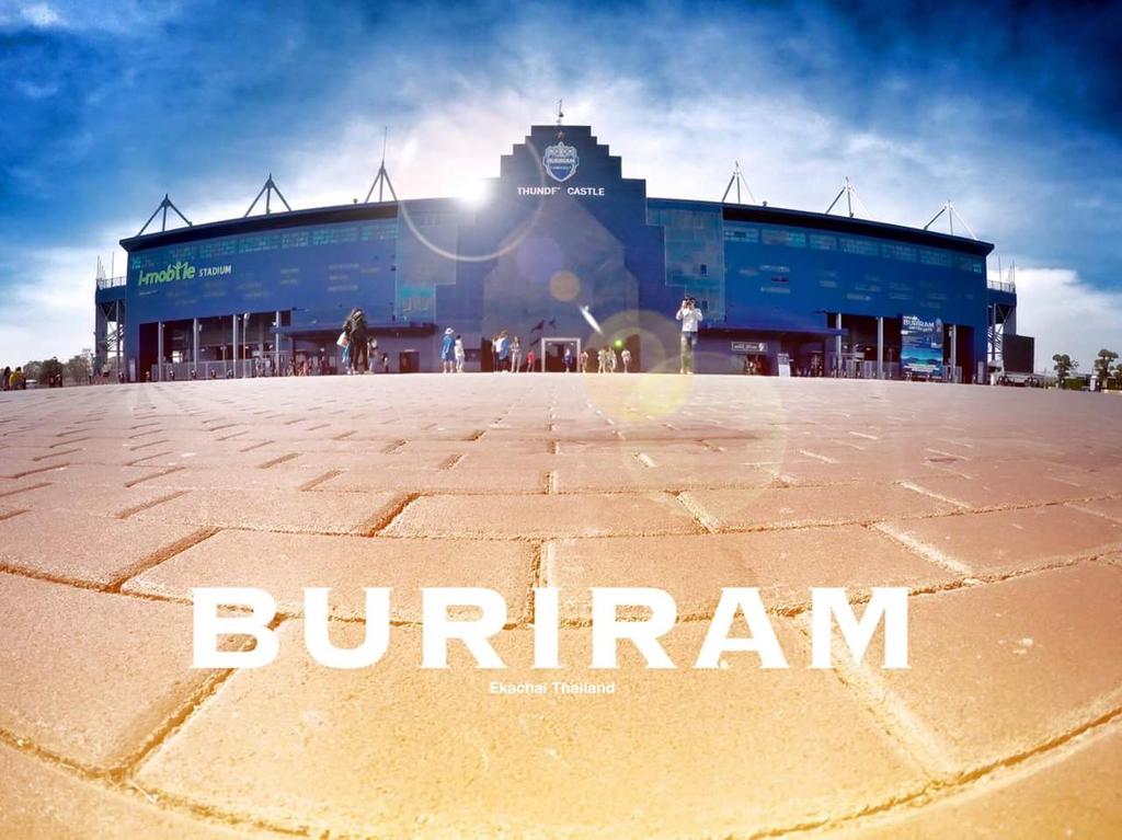 SupichayaJump16's tweet photo. Buriram is the one of the place that have a  beautiful football field.  #STSIEP10 https://t.co/GoIi5Lo8Ch