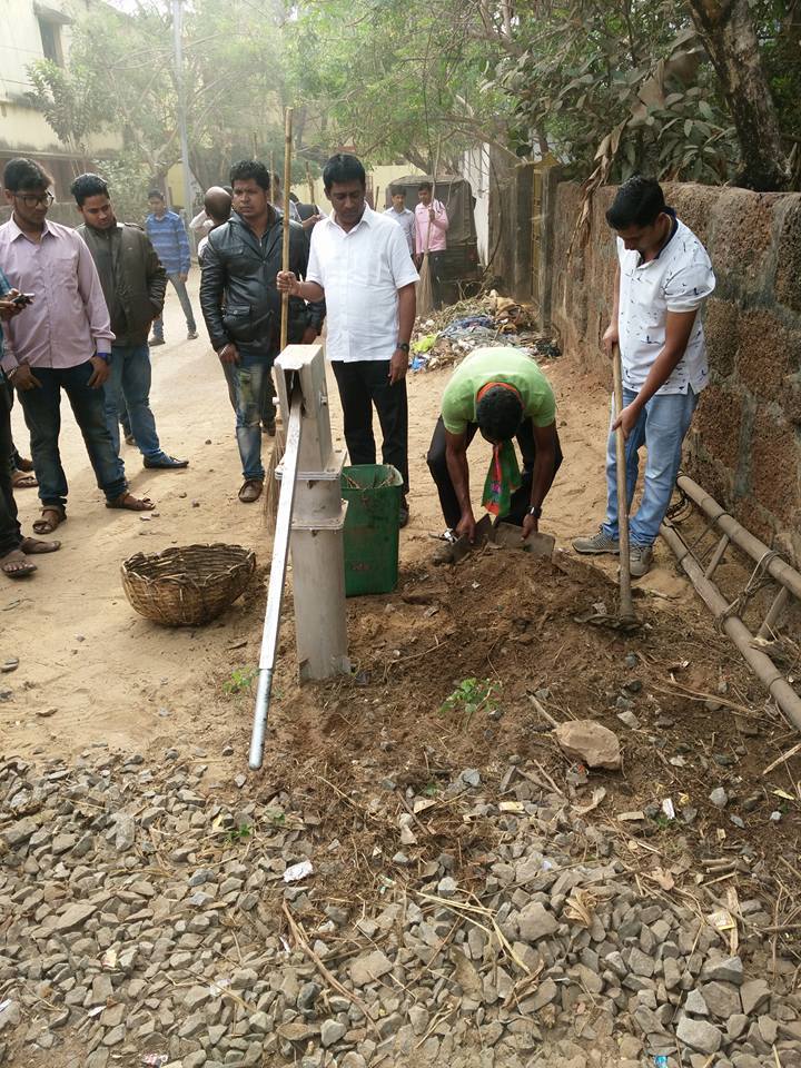 SwachhaBBSR's tweet photo. Members of family will keep their house clean,but they will not be interested in neighbours. @dpradhanbjp @AmitShah https://t.co/Lu4MVG9JGP