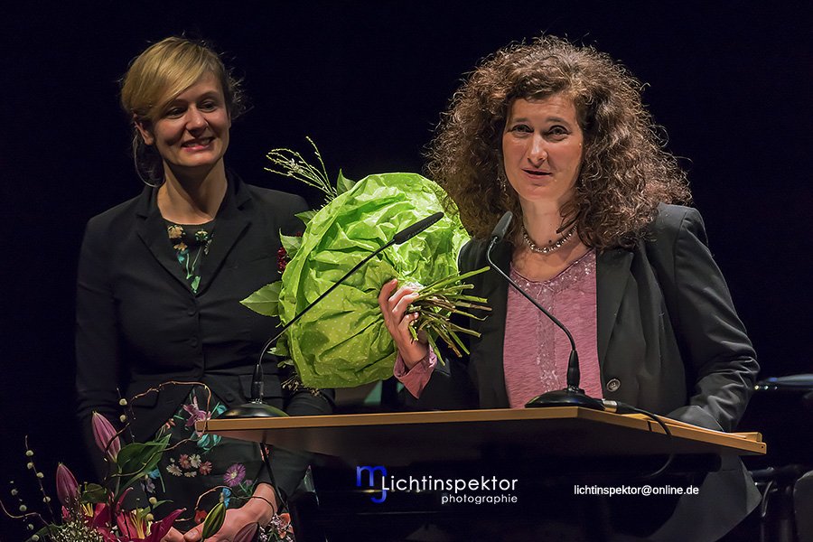 NRW Künstlerinnenpreis 2016 - Annette Maye im <a href="/TheaterMS/">Theater Münster</a> mit NRW Ministierin <a href="/c_kampmann/">Christina Kampmann</a> .. Gratulation!