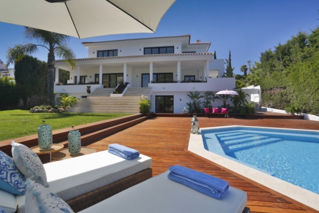 ApexSpainRealty's tweet photo. Fantastic 6 bedroom villa in Marbella https://t.co/BGtP5ljoEI #SpainRealty viewing available https://t.co/H8oMpNQ309