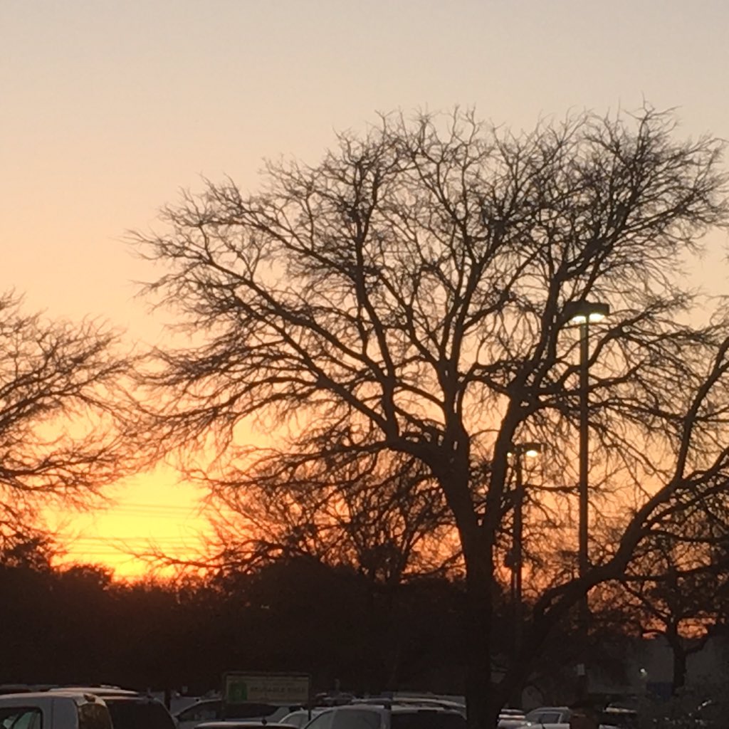 MelissaLawon's tweet photo. @lyft @AskLyft #FromWhereILyft #beautiful #Austin #Lyft #sunset https://t.co/s77GHB7iWH