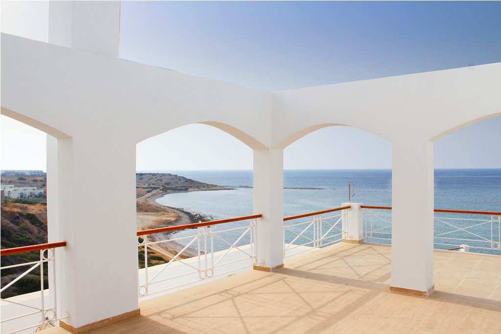 EstaRealEstates's tweet image. The shortest distance between paradise and the place you call home #northcyprus #paradise #sun #sea #sand