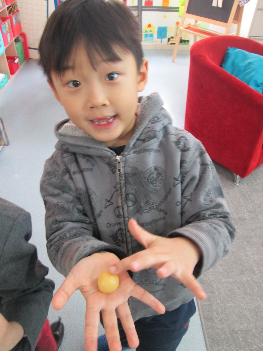 Grade1Beijing's tweet photo. How to make kiss cookies, with safety in mind. #transdisciplinary #proceduralwriting #grade1fun #myCISB https://t.co/Ej62uNzvuP