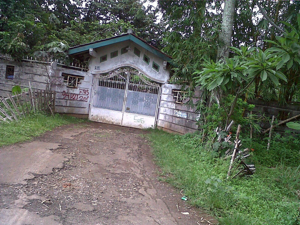 Inilah Sosok Pagar Putih Tempat Kediaman Pemimpin Gafatar Ahmad Musadeq
bit.ly/1P7rhej