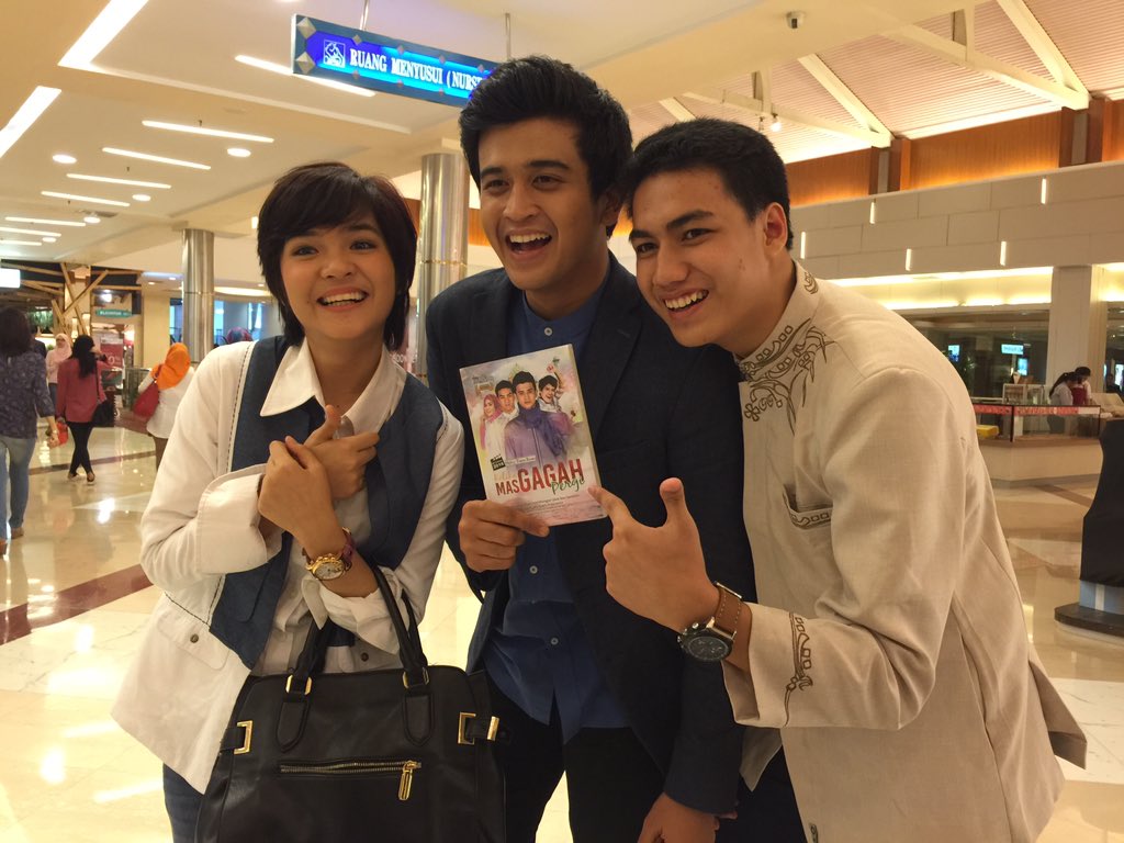 Yang belum nonton... Yukkk melipir ke bioskop #ketikamasgagahpergi☺️ <a href="/helvy/">Helvy Tiana Rosa</a> <a href="/hamasgagah/">Hamas Syahid </a> @masajiKMGP <a href="/aquinoumar_/">Aquino Umar</a> 😘