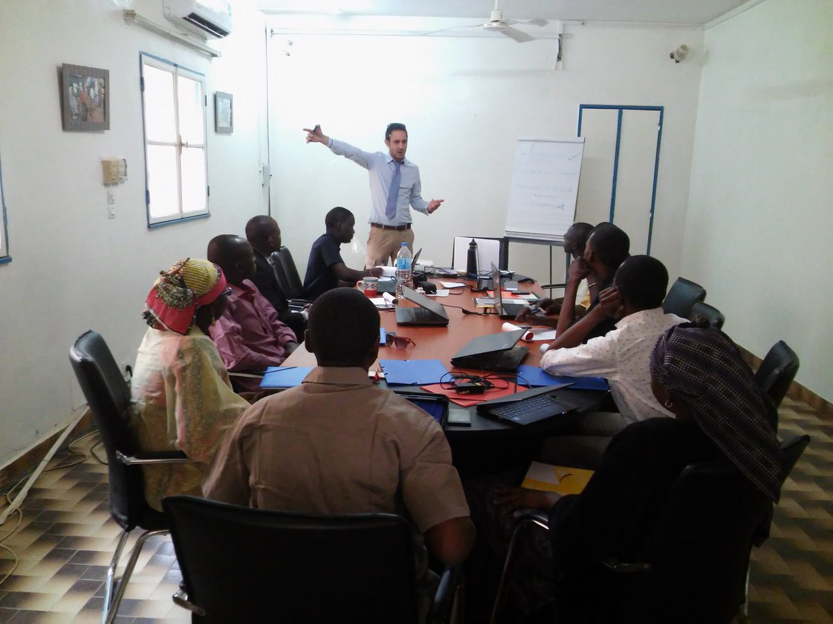 SFCG_NIGER's tweet photo. Et voici le début de la formation en cartographie communautaire avec #openstreetmap pour les formateurs #PDevII! https://t.co/L8zTUbaKpg
