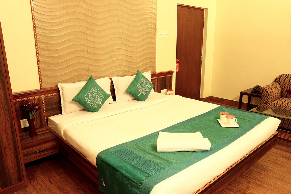 GuestHouseAster's tweet photo. A Guest House in Kolkata Or a Hotel Room – What Would You Prefer? https://t.co/aI8gn4j05j https://t.co/DmgxsPyMfp