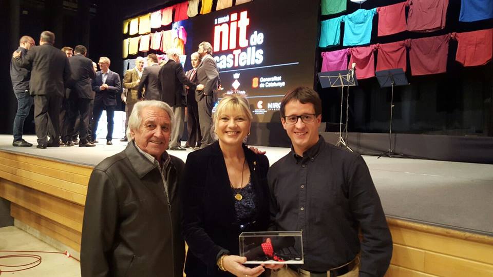 TGNAjuntament's tweet photo. Comencem el febrer amb el premi a @CCSPISP a la Millor Colla de la Temporada 2015 de la #NitdeCastells16! Felicitats https://t.co/Nu6mx1fGJX