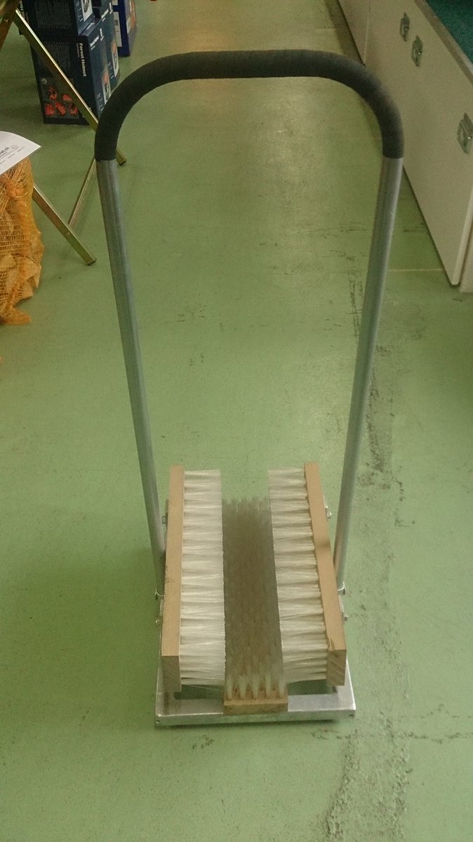 MuellerLuescher's tweet photo. Schuhreiniger #schuhreiniger #schuhbürste #Skihütten #Bauern #Bau https://t.co/JJ6EHrdDNI