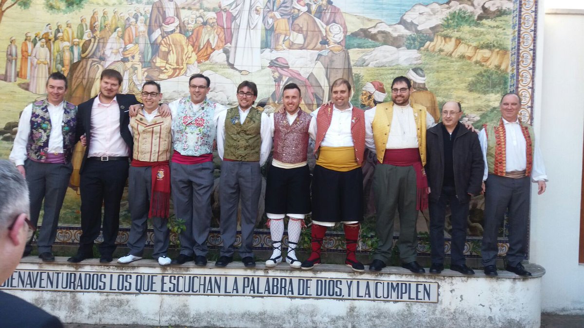 FallaBarridOnda's tweet photo. Gran dissabte que vam pasar amb la @fallalembut que van fer l'acte de germanor en Borriana, va estar d'alló més bé!👏 https://t.co/WconBEg2Ox
