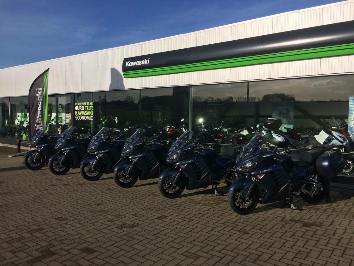 New #Kawasaki motors for our <a href="/TeamRadiotour/">.</a>! After #CXZolder16 we can start to look forward to the new road season.