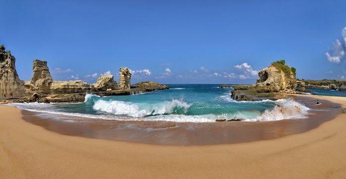 lintangbuana's tweet photo. Klayar beach in Pacitan is the most beautiful place. #visitpacitan #visiteastjava #wonderfulindonesia https://t.co/RaMVjPKzqo