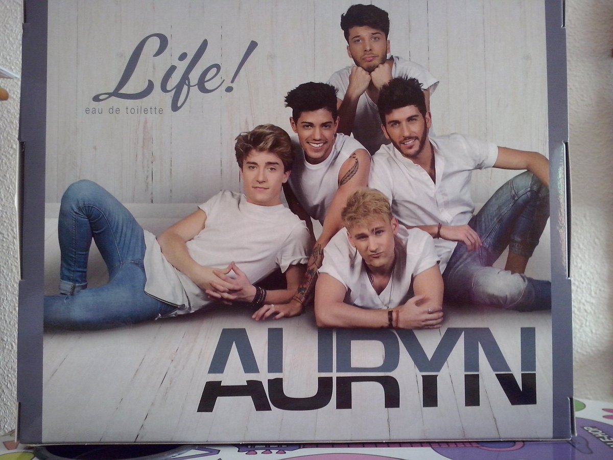 24loles's tweet photo. @AlvaroAuryn @BlasAuryn @DaniAuryn @CarlosAuryn @DavidAuryn ME ENCANTA MI REGALO!!! Qué bien huele!! https://t.co/hJGBLJt7u6