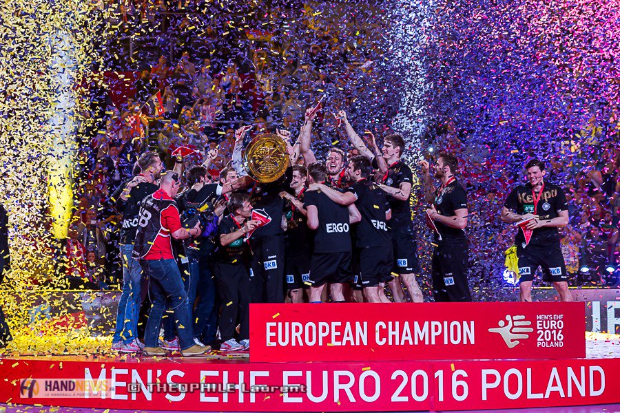 HandNewsfr's tweet photo. [#EHFEURO2016] Record d'audience TV hier en Allemagne pour la finale de l'Euro ! https://t.co/9DfL3ICByd #handball https://t.co/hf0bRyBLwq