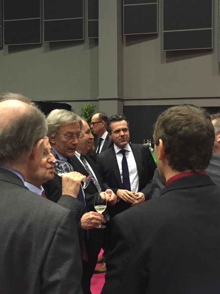 SalonVinsLoire's tweet photo. Arrivée de @ChristopheBechu, maire de la Ville d'@Angers pour l'inauguration du Salon des Vins de Loire #SVL16 https://t.co/f7cyGQwS4t