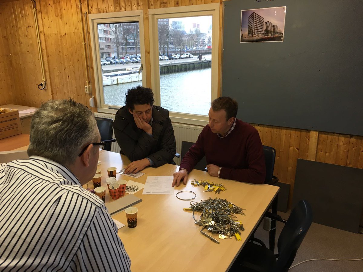 ABBBOUWGROEP's tweet photo. De laatste bewoners van #transformatieproject De Nieuwe Admiraliteit in #Rotterdam hebben hun sleutels ontvangen. https://t.co/ozz71aQt8M