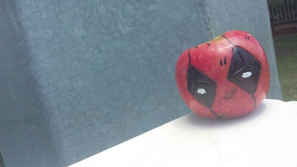 Dorian_RRC's tweet photo. @VancityReynolds hi do u like my apple #applepool https://t.co/24ySzg7igR