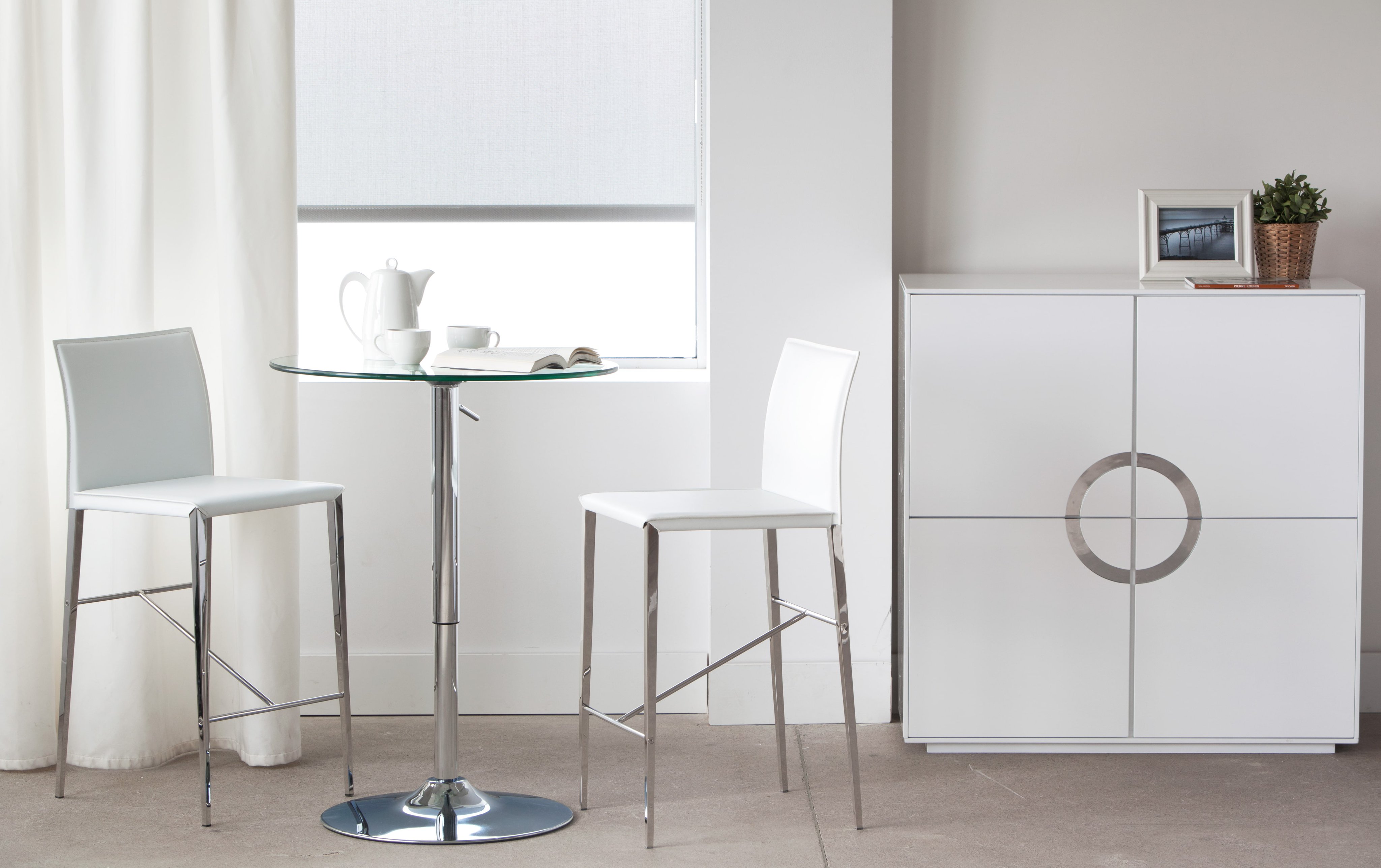 Structube 2024 bistro table