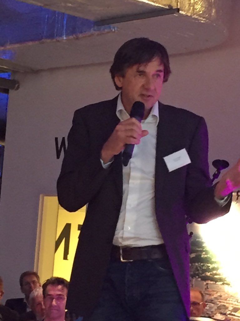 VNONCWDenHaag's tweet photo. Cees van Bladel #innosportlab innovaties in watersport. @PlaneerBV @VNONCWDenHaag @ZStrandtheater https://t.co/oinYCSV1aX