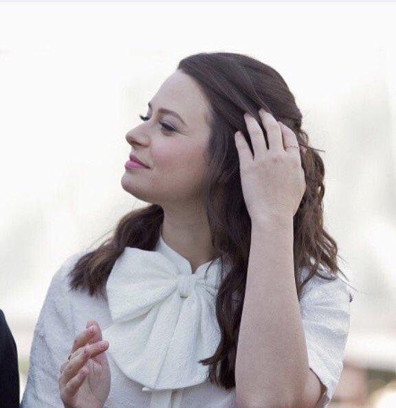 lizcriolla's tweet photo. @KatieQLowes I LOVE this photos.You are a natural beauty💜 #SoPrettySoSmart https://t.co/aW1m8wqnbV