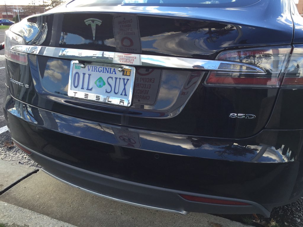 TimOster's tweet photo. 🌎New plates on #TeslaModelS85D due to most people reading "Tes-Lad" instead of #TeslaD on old. This is clear #OilSux https://t.co/IOyHNds6uJ